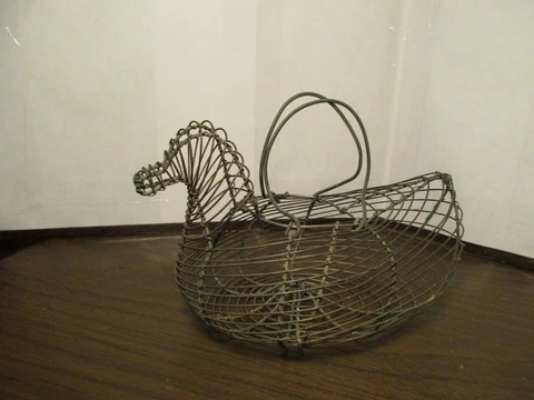 Vintage Primitive Rustic Metal Wire Chicken Hen Egg Collecting Farm Basket Cover