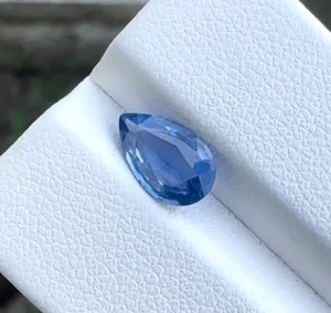 Zafiro azul gota pera 1,55 quilates certificado AIG | Natural de Madagascar - Imagen 1 de 7