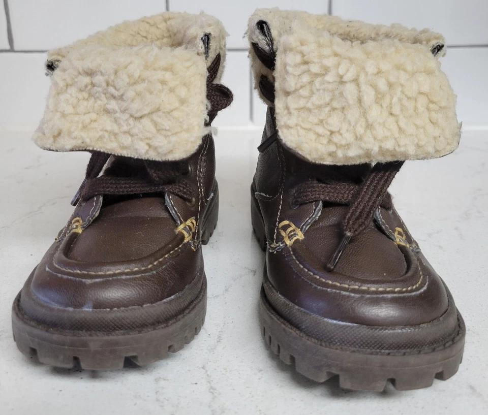 GAP Botas Marrón Imitación Cuero Sherpa Forradas Niño Pequeño 7 Con Cordones Plegables Sobre el Tobillo  Foto 1 de 4