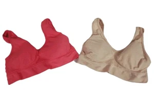 Juego de dos sujetadores deportivos talla mediana uno beige/uno rosa tiene relleno - Imagen 1 de 19
