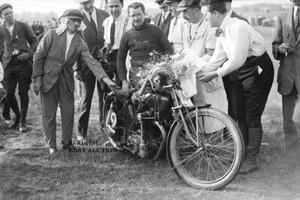 Peugeot 500cc piloto de fábrica René Gillard ganador del Gran Premio de Francia 1923 foto - Imagen 1 de 1