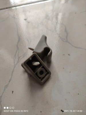 Sun Visor Clip Holder TOYOTA DATSUN DAIHATSU - Imagem 1 de 4