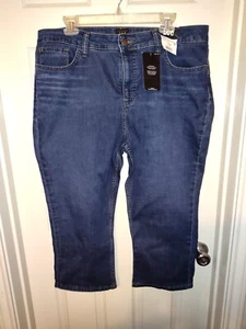 Lee Women's Plus Size Mid Rise Capri Jeans Size 18M - Picture 1 of 7