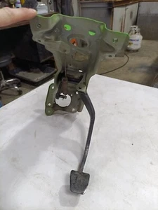 79-83 TOYOTA PICKUP TRUCK BRAKE PEDAL ASSEMBLY MOUNTING BRACKET manual trans 4/5 - Picture 1 of 9