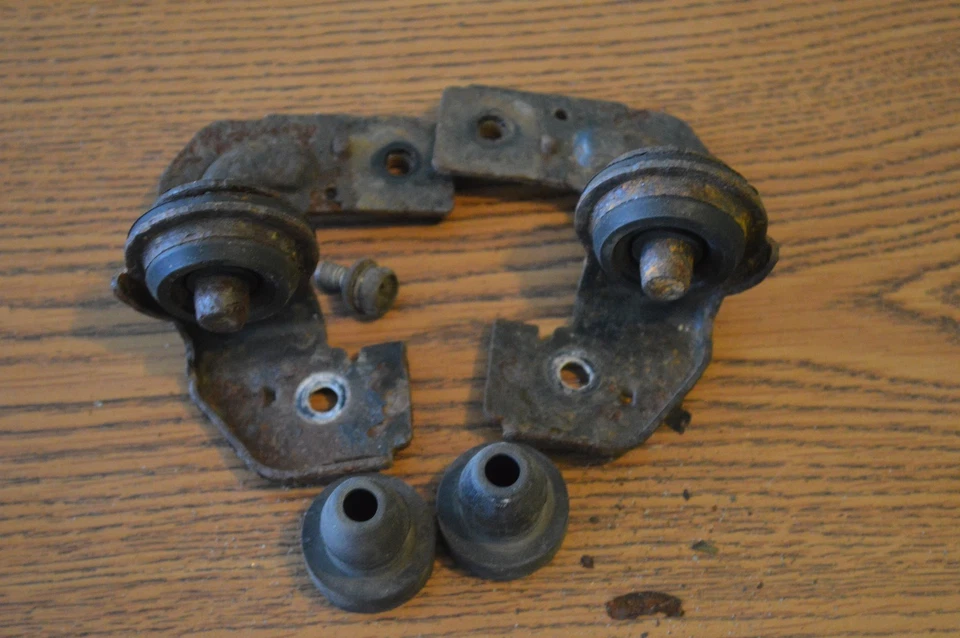 适用于 2005 2006 2007 2008 2009 年 SUBARU LEGACY OUTBACK AC AIR CONDENSSOR BRACKETS — 第 1/1 张图片