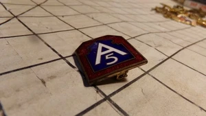 Sombrero Militar/Pin Solapa 5ta DIVISIÓN EJÉRCITO EE. UU. Ejército - Imagen 1 de 3