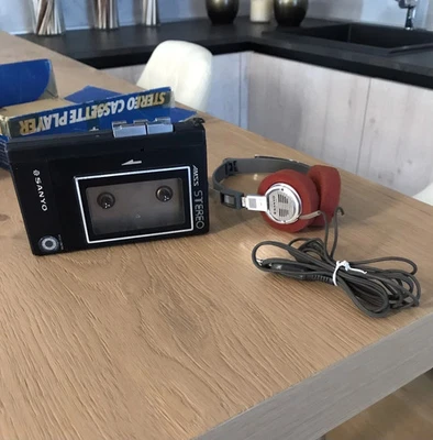 SANYO M-5550 Walkman con SCATOLA e Cuffie ORIGINALI - Image 1 of 4