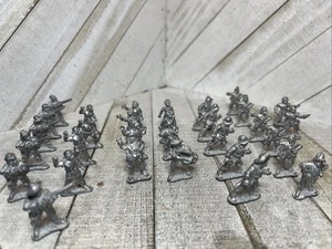 Lote Surtido Miniaturas Renegadas 16 Metal Histórico y Piquero - Imagen 1 de 22