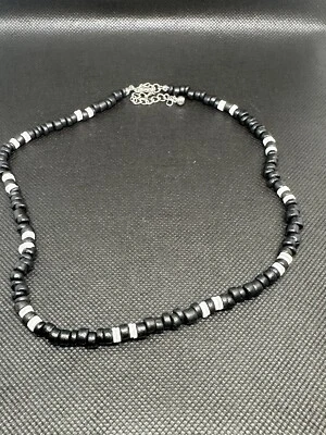 Gargantilla geométrica simple collar con caparazón blanco/negro playa bohemia surfista verano Foto 1 de 3