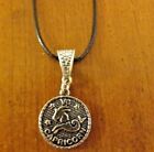 collier cordon ciré noir avec pendentif médaille argentée zodiaque capricorne