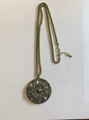 Collar medallón Avon adornado color hematita Foto 1 de 4