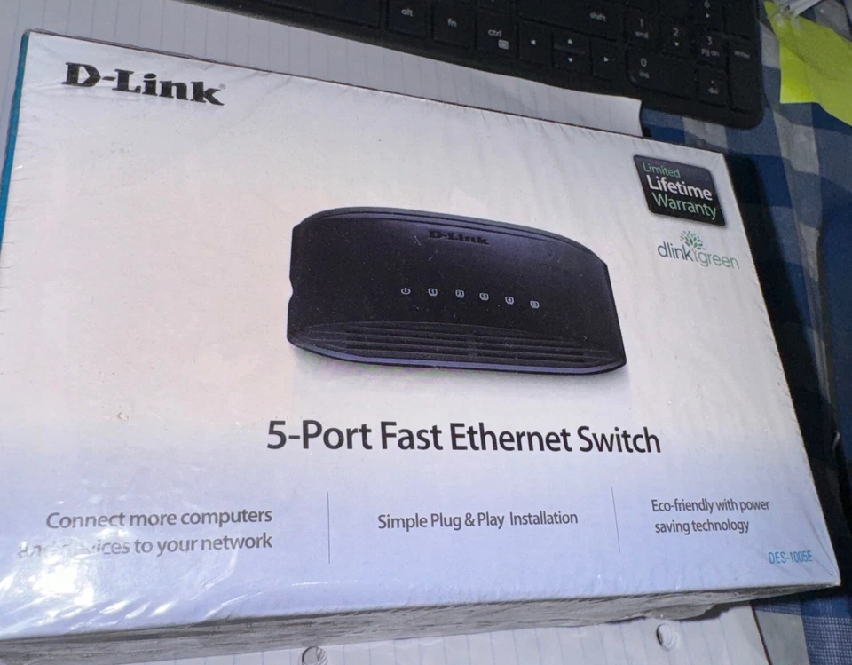 D-Link  DES (DES-1005E) 5-Ports External Ethernet Switch - Image 1 of 1