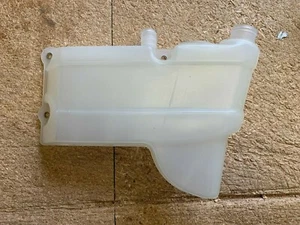 NEW! JOHN DEERE 285 320 345 GX345 COOLANT RESERVOIR TANK KAWASAKI ENGINE M76175 - Picture 1 of 1