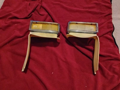 1977-1979 Buick LeSabre Front Side Marker Lights With Bumper Fillers Bezels - Изображение 1 из 4