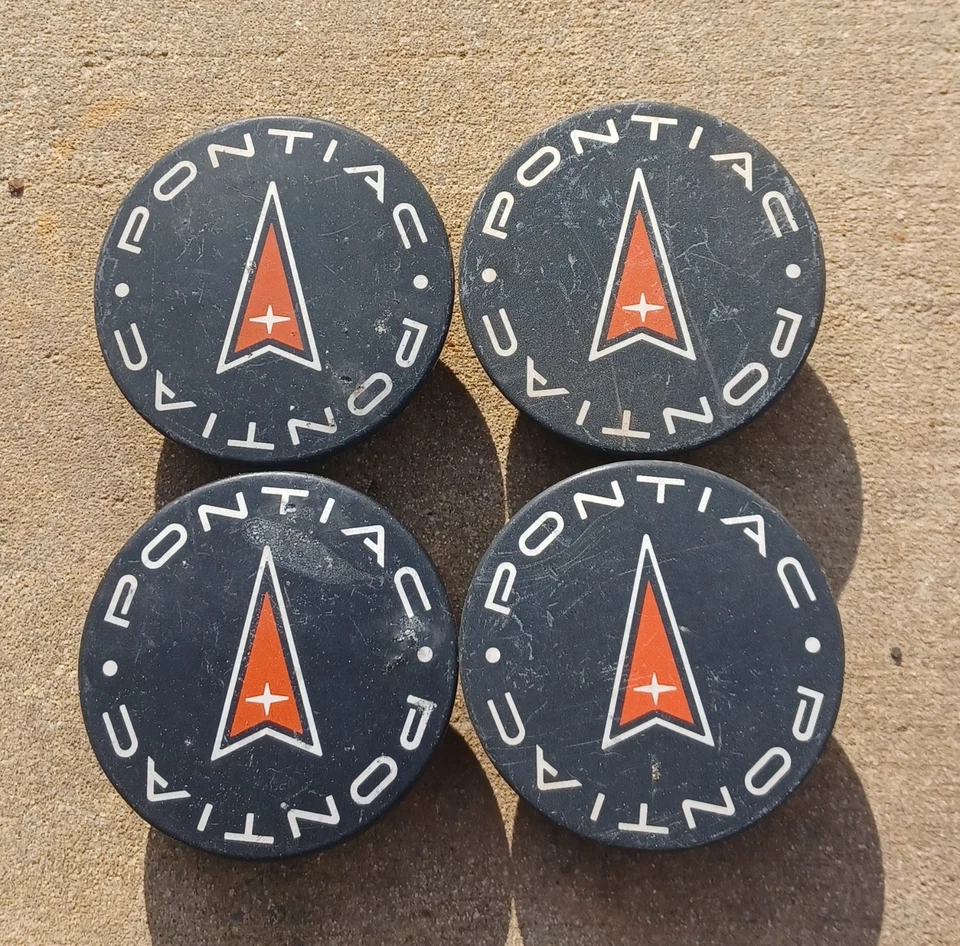 Pontiac Grand Prix, Vibe, Montana Juego de 4 tapas centrales, 1999-2008 p/n 9593169 B1 Foto 1 de 3