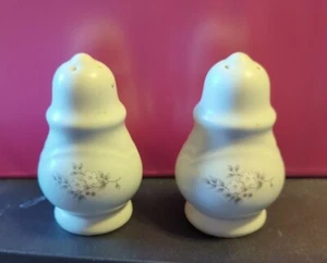 PFALTZGRAFF HEIRLOOM  .. STONEWARE SALT AND PEPPER SHAKER SET - Picture 1 of 4