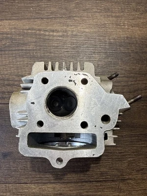 2016-2023 Polaris Outlaw Sportsman 110 Engine Cylinder Head Cam Shaft Top End Foto 1 de 4