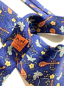 HERMES VINTAGE ROCOCO TIE REBEC BUTTERFLY FLOWER OLD MUSIC HIGH END FRANCE BLUE - Picture 1 of 16