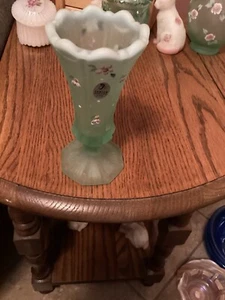 Fenton 2003 Willow grüne Optik Erbstück Rosen 6" T Sockel Vase, - Bild 1 von 7