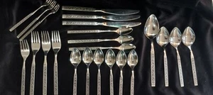 1881 Rogers (Oneida) SPANISH COURT Stainless Flatware Set Of 23 EUC  - Picture 1 of 9