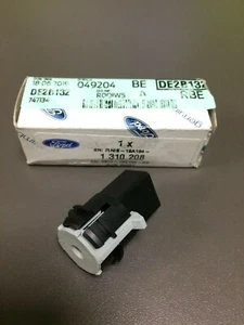 NEW OEM FORD FOCUS MK2 2006-2014 AUDIO AUXILIARY AUX PLUG SOCKET 1310208 - Picture 1 of 3