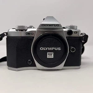 Olympus E-M5II 16,0 MP DSLR fotocamera 1462 numero di otturatori solo corpo - Foto 1 di 8