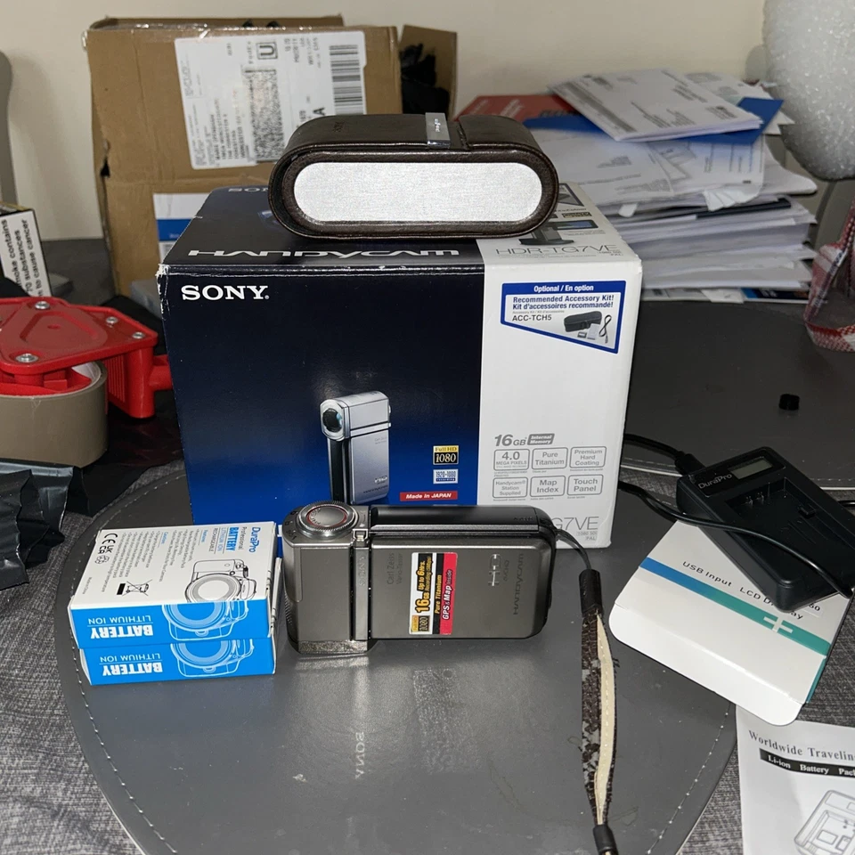 Sony Handycam HDR-TG7VE Digital - Boxed with charge and 2 new batteries - Image 1 of 4