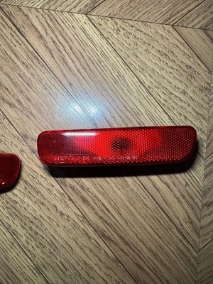 2001-2005 Lexus IS300 Rear Corner Marker Light Pair with 1 Bulb Holder OEM 6111 - Image 1 of 4