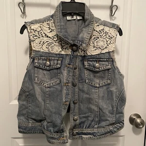 Cato Woman Denim Vest Women's XL Distressed Blue Jean Ivory Lace Cat Buttons - Picture 1 of 21