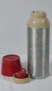 Bottiglia sottovuoto vintage in alluminio a costine marca thermos tappo rosso modello 2284 - Foto 1 di 23