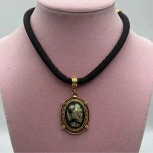 Halskette mit ovalem Anhänger schwarz und gold 1928 - Bild 1 von 6