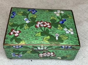 Caja de baratija china vintage esmalte verde flor latón tapa con bisagras - Imagen 1 de 8