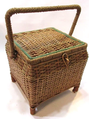 Antiguo cubo primitivo de los años 20 de 9" con 4 patas antiguo forrado de mimbre cesta de costura con mango Foto 1 de 4