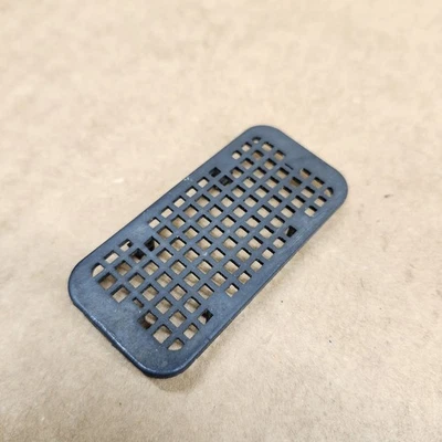 84-96 C4 Corvette Limpiaparabrisas Capucha Drenaje Pantalla Inserto Ventilación IZQUIERDA Drivers OE Foto 1 de 3