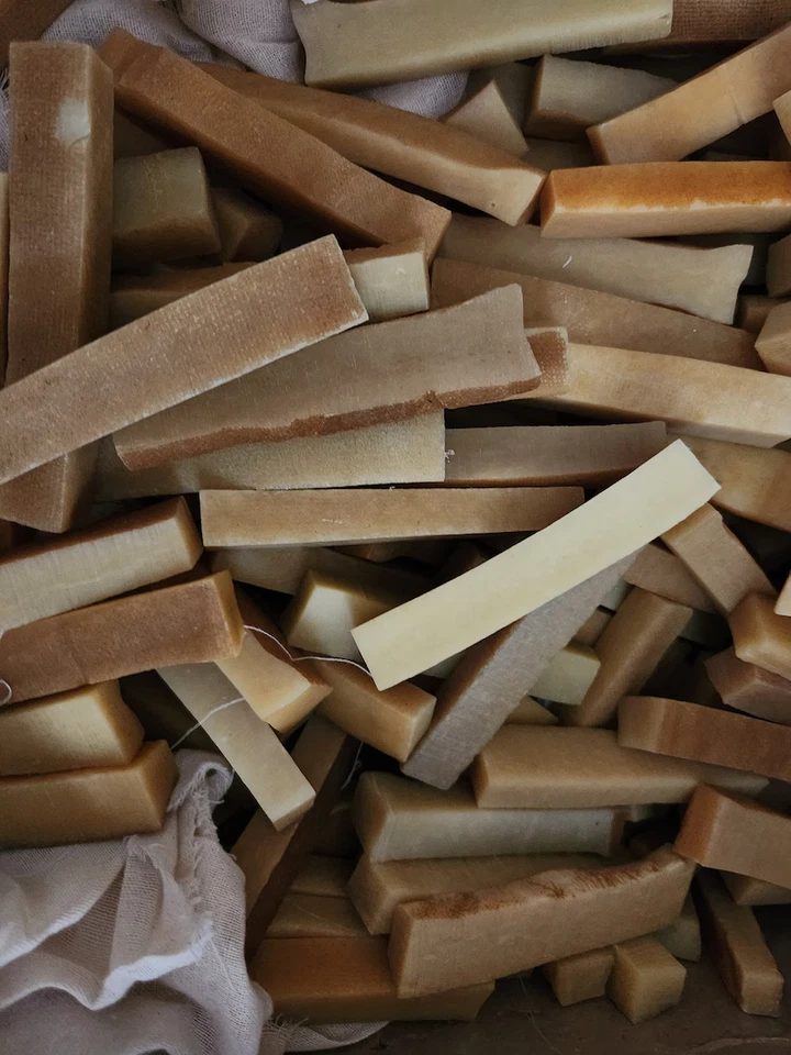 HIMALAYAN DOG CHEWS Himalayan Yak Milk Bones Dog Chews for Small Dogs, 20 Bones-each 3-4" x 3/4"