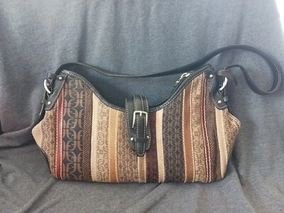 Cartera con logotipo de tapiz a rayas con retazos fósiles  Foto 1 de 4