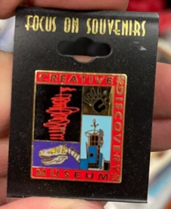 Vintage Button Pin White Rectangular Creative Discovery Museum Chattanooga TN Ne - Picture 1 of 2
