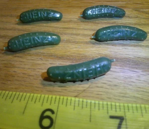 5 original Vintage Heinz novelty advertising pickle pins lapel hat pins - Picture 1 of 2