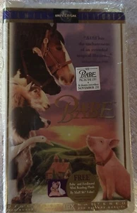 BABE (VHS, 1995 Tape) Universal Family Features NEW FACTORY SEALED CLAMSHELL - Foto 1 di 2