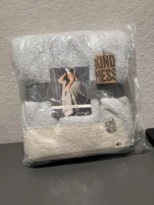 NIP DEMDACO "Kindness" Hooded Wrap Blanket Shawl One Size Smoke Gray Blue Soft - Picture 1 of 7