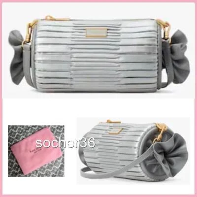 BOLSO PEQUEÑO BARRIL PLISADO FESTIVO KATE SPADE SWEET TREATS CON BOLSA PARA EL POLVO NUEVO CON ETIQUETAS $398 Foto 1 de 4