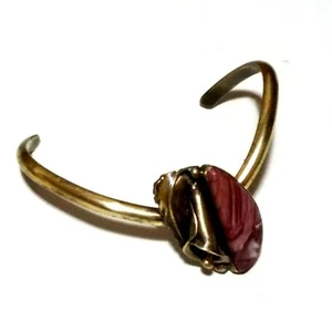 Brazalete ATQ Calla Lily piedra latón artes y manualidades nuevo estético vintage - Imagen 1 de 6