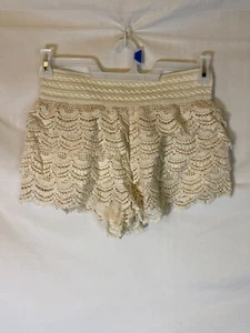 JOLT WOMENS JUNIORS SIZE MEDIUM M IVORY LACY CROCHET SHORTS 7/9 Free Shipping - Picture 1 of 2