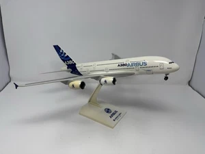 Skymarks SKR380 Airbus A380-800 House Hue Desk Top Display Model 1/200 Airplane - Picture 1 of 7