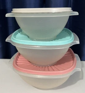 Vintage Set 3 Servier Tupperware Schüsseln mit Deckel Pastell 838-836-840 Pastelle USA - Bild 1 von 4