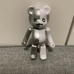 BT21 Bearbrick Be@rbrick Van 100% Autograph On Back By Medicom - Picture 1 of 2