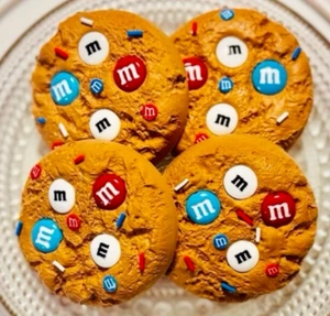 4 ~ lebensgroße künstliche patriotische M&M Cookies - Bild 1 von 1
