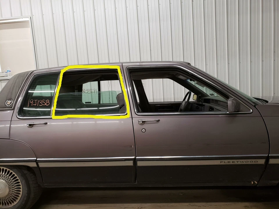 Cadillac Fleetwood 1992 pasajero puerta trasera derecha ventana de vidrio solamente Foto 1 de 1