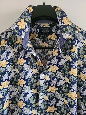 Men's Floral Shirt Blue And Yellow With Flowers And Hummingbirds Size XL - Image 1 of 4