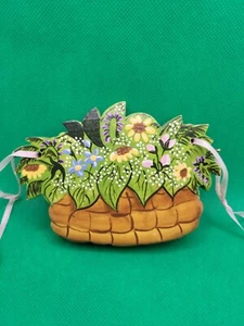Cesta decorativa de flores de madera pintada a mano hecha a mano de 3" x 5" - Imagen 1 de 7